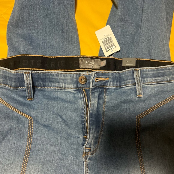 *NWT* Torrid High Rise Flare Jeans - Picture 4 of 5